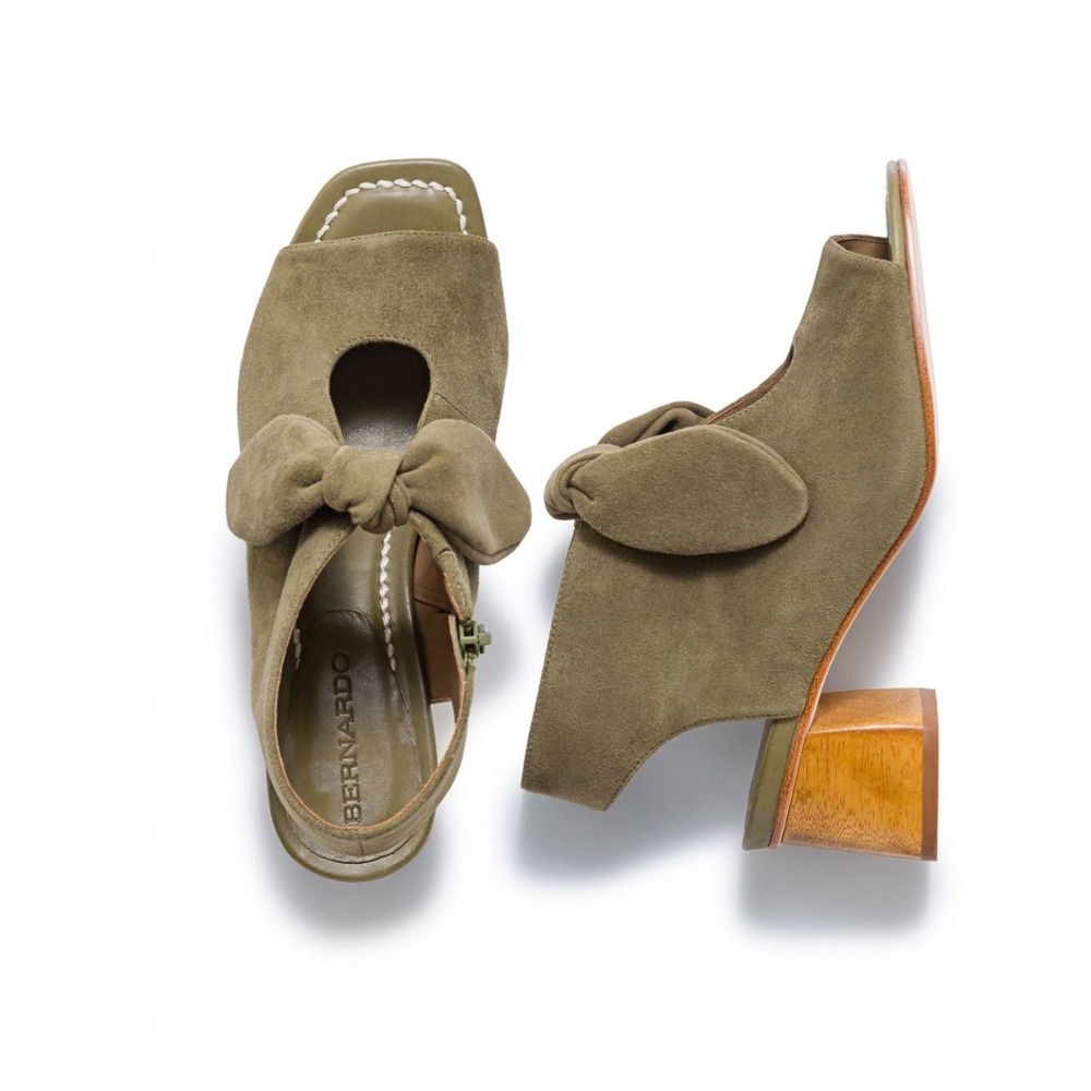 NEW Bernardo Lizzie Green Suede Knot Block Wooden Heel Peep Toe Sandal 7.5